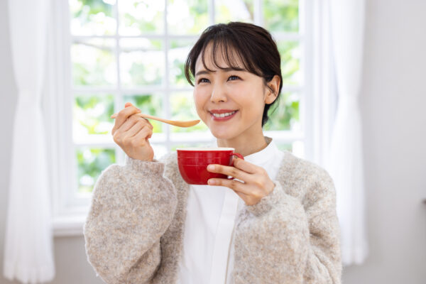 一杯のスープで「ブレインフォグ」撃退！血液脳関門の新知見