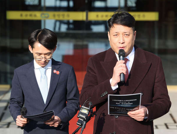 왕해군 “내가 밝힌 것 말고 다른 직함 부르면 법적 대응”