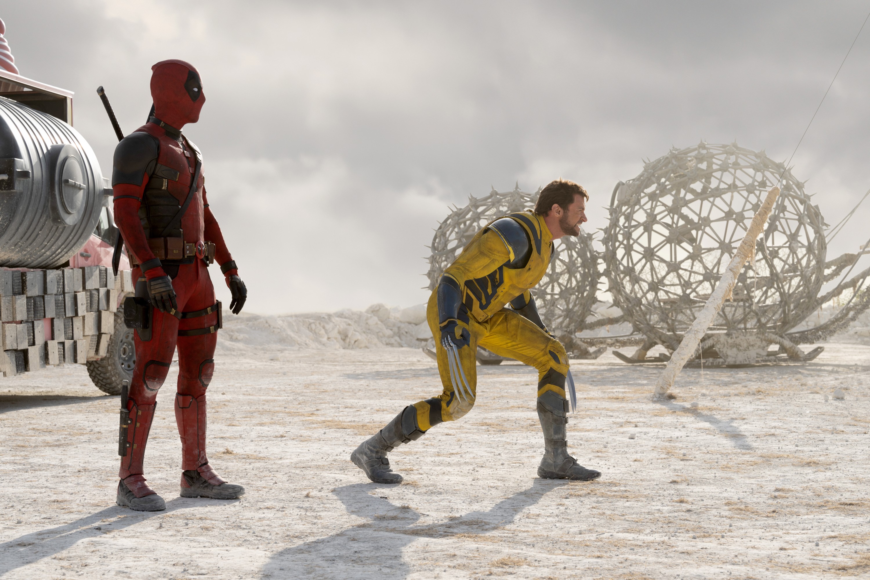 DEADPOOL & WOLVERINE, (aka DEADPOOL AND WOLVERINE, aka DEADPOOL 3), from left: Ryan Reynolds as Deadpool, Hugh Jackman as Wolverine, 2024. ph: Jay Maidment /© Marvel / © Walt Disney Studios Motion Pictures / Courtesy Everett Collection