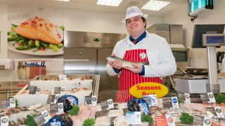 Tesco is to run free career clinics for the public, specifically in areas that are worse off, to help more than 1,000 people gain the skills and confidence needed to find a job