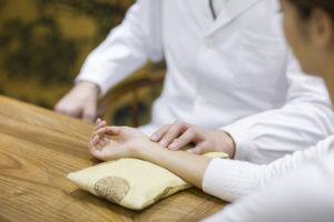 Approches de la médecine traditionnelle chinoise pour gérer l’hypertension artérielle