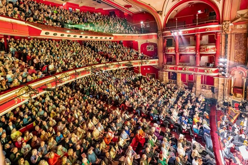 Shen Yun poursuit sa tournée sur trois continents : Le niveau artistique est de premier ordre 