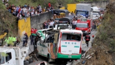 Al menos 8 muertos y 32 heridos en el accidente de un autobús en el sur de Colombia