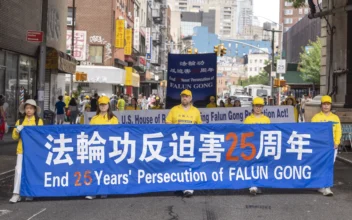 Falun Gong Practitioners Spotlight 25 Years of Persecution by CCP in New York Parade