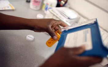 A pharmacy technician counts out a prescription of antibiotic pills in Miami, Fla., on Aug. 7, 2007. (Joe Raedle/Getty Images)