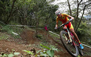 手錶救人？單車男山路撞昏 智慧手錶自動叫救護車