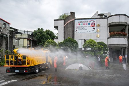 快開學了，宜蘭縣展開校園防疫消毒。