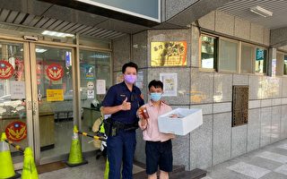 天氣炎熱警察辛苦了 冰品店溫馨暖送情