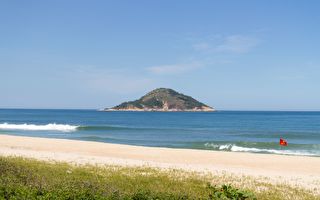 巴西男遭巨浪捲走流落荒島 五天後幸運獲救