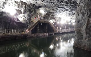 金門翟山坑道 探索最美洞穴水上步道