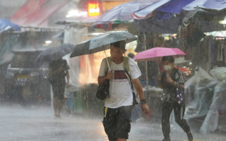 黄雨昨生效 荃湾雨势特别大