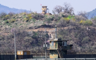 聽邊境廣播後決心出逃 朝鮮軍民徒步投奔韓國