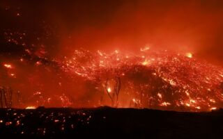 組圖：加州多場野火持續延燒 至少13人受傷