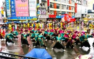 異國雨中舞精彩 台中國際踩舞祭豐原登場