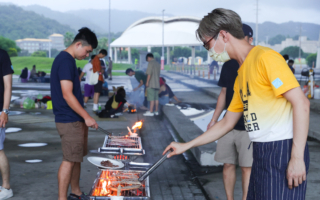 中秋吃太多 營養師：輕食補救