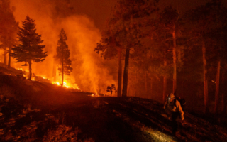 南加州三場山火獲初步控制 逾200建築焚毀