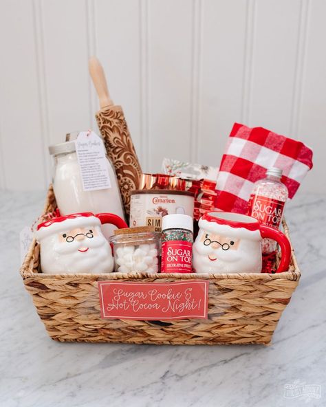 If you need an easy gift idea, here are six beautiful DIY gift basket ideas that are budget friendly. The DIY gift baskets can be used for birthdays, hostess gifts, Thank You, Christmas and other holiday events. Christmas Basket Gifts Ideas, Diy Gift Baskets Christmas, Candle Basket Gift Ideas Christmas, Neighbor Christmas Gift Basket Ideas, Candy Basket Ideas Christmas, Natal, Christmas Gift Basket Ideas Under $25, Christmas Goodie Basket Ideas, Christmas Couples Gift Basket