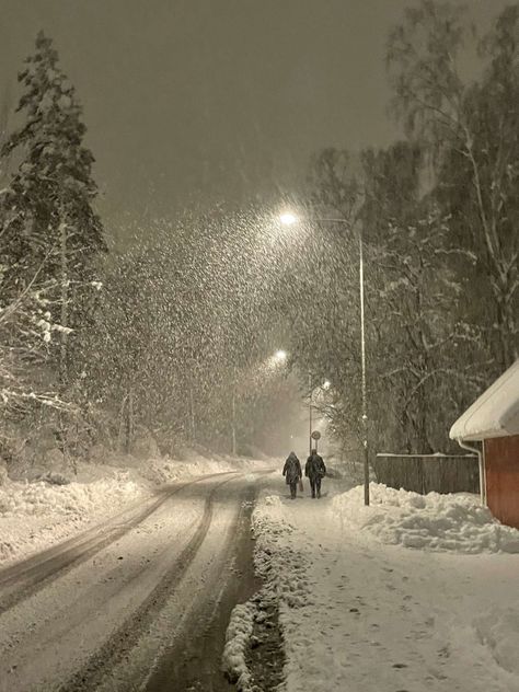 Christmas Weather Aesthetic, Aesthetic Snowy Background, Snowy Neighborhood Aesthetic, Clear Winter Aesthetic, Winter Storm Aesthetic, Cool Winter Aesthetic, January Astetic, Snowy Weather Aesthetic, Christmas Athstetic