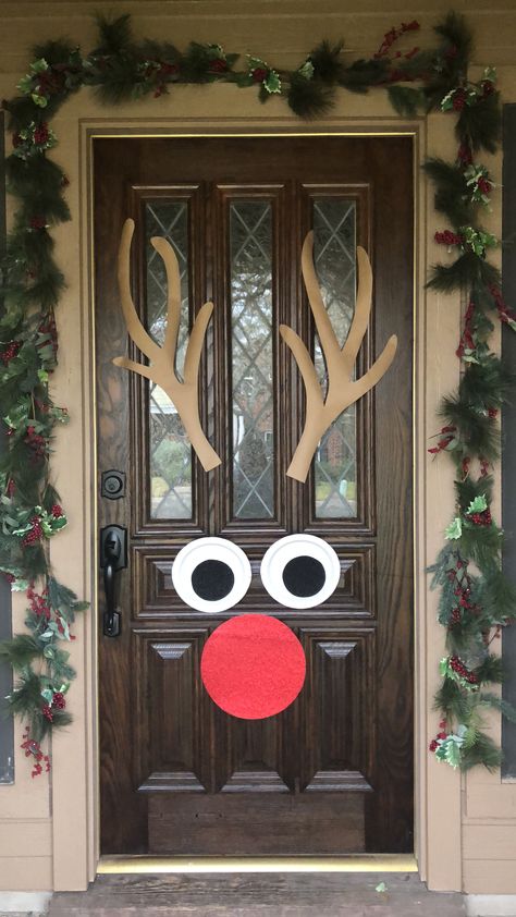 Reindeer Door Ideas, Christmas Decor On Doors, Raindeer Crafts Door, Unique Door Decorations For Christmas, Door Design For Christmas, Reindeer Door Decoration Christmas, Kids Christmas Door Decorations, Simple Christmas Door Decor, Reindeer Door Decoration For Classroom