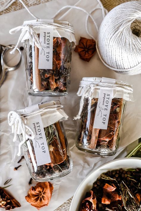 An easy handmade Christmas gift // stovetop potpourri | boxwoodavenue.com Herbs, Potpourri, Stove Top Potpourri, Stove Top, Handmade Christmas, Twine, Stove, Christmas Gift, Yarn