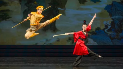 „Voller grober Verzerrungen“ – Shen Yun Performing Arts reagiert auf Medienangriffe