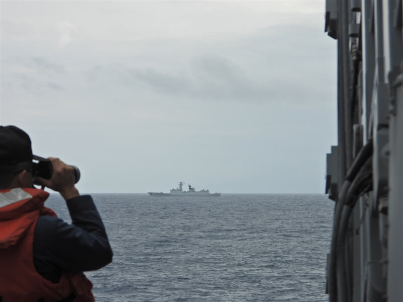 圖為20日軍方披露海軍田單艦監控共軍徐州艦畫面。（海軍司令部提供）