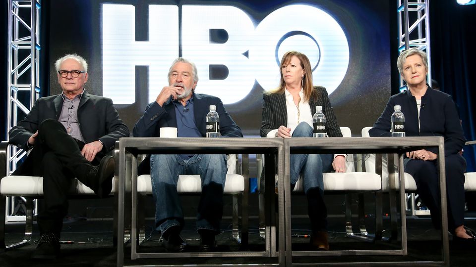 Robert De Niro, Barry Levinson, Jane Rosenthal, and Diana Henriques at an event for The Wizard of Lies (2017)