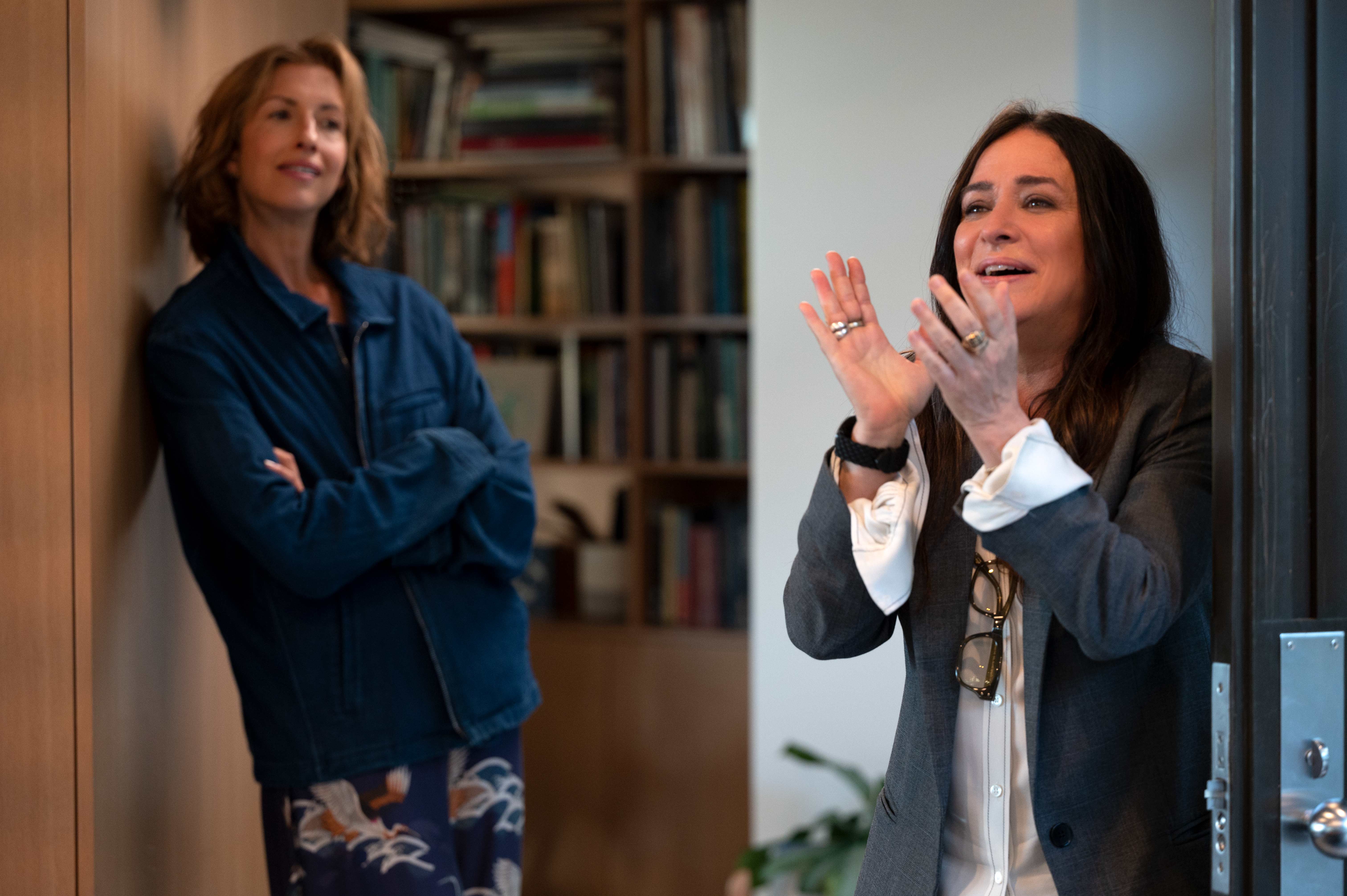 Pamela Adlon and Alysia Reiner in Oh, I'm Not Gonna Tell Her (2022)