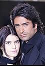 Mahsun Kirmizigül and Beren Saat in Aska Sürgün (2005)