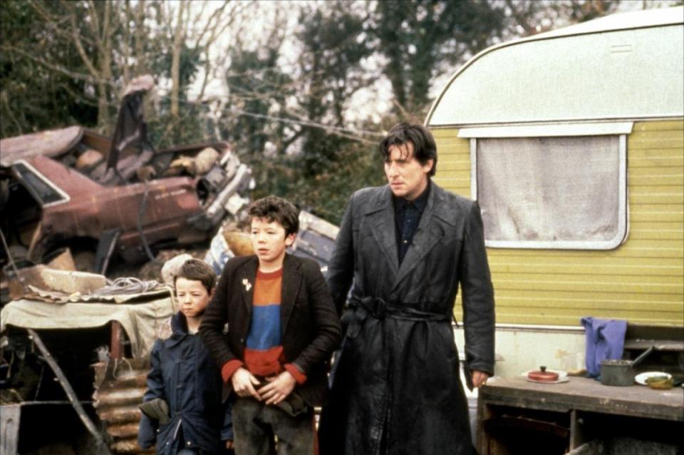 Gabriel Byrne, Rúaidhrí Conroy, and Ciarán Fitzgerald in Into the West (1992)