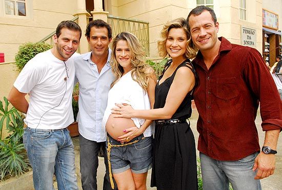 Flávia Alessandra, Henri Castelli, Ingrid Guimarães, Marcos Pasquim, and Malvino Salvador in Caras & Bocas (2009)