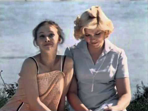 Nina Antonova and Elena Drapeko in Pora letnikh groz (1980)