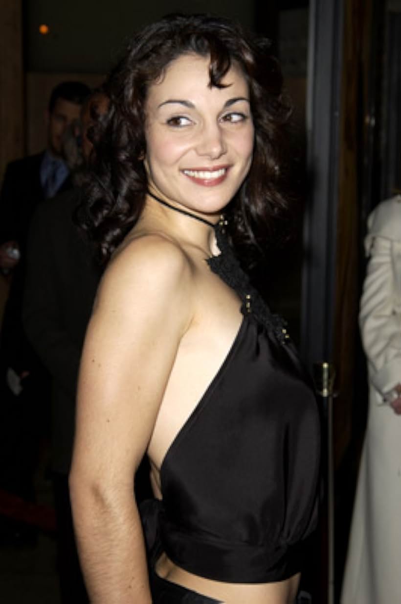 Annie Parisse at an event for Yêu Em Không Quá 10 Ngày (2003)