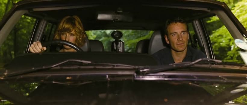 Kelly Reilly and Michael Fassbender in Sát Nhân Bên Hồ (2008)