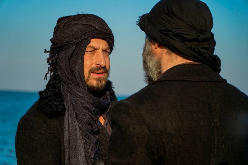 Halit Ergenç and Onur Saylak in Vatanim Sensin (2016)