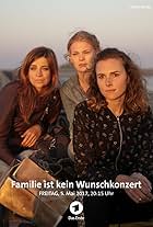 Claudia Eisinger, Karin Hanczewski, and Gro Swantje Kohlhof in Familie ist kein Wunschkonzert (2017)