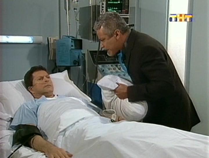 Daniel Alvarado and Flavio Caballero in Mi gorda bella (2002)