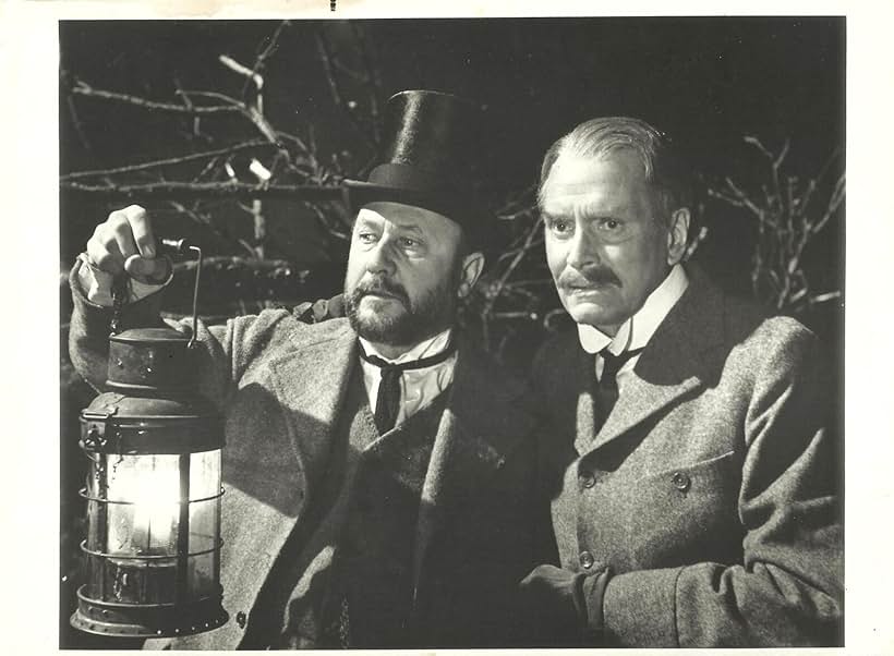 Laurence Olivier and Donald Pleasence in Dracula (1979)