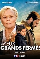 Les yeux grands fermés