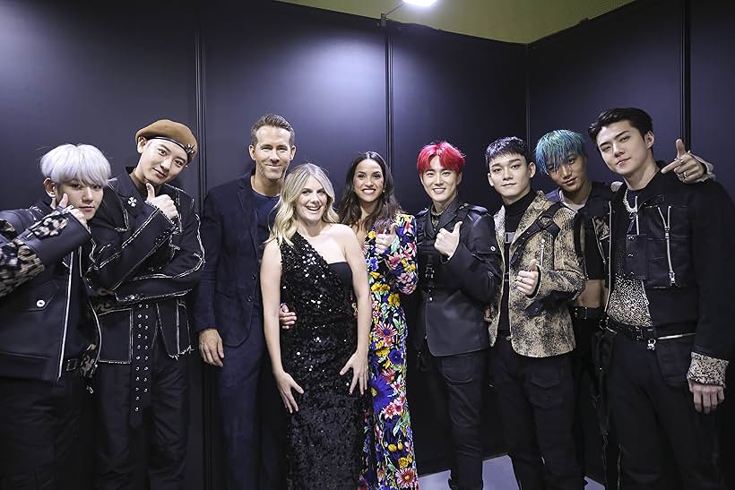 Ryan Reynolds, Mélanie Laurent, Byun Baekhyun, Adria Arjona, Oh Sehun, Park Chan-yeol, Suho, KAI, and Kim Jong-dae at an event for 6 Underground - Đại Chiến Thế Giới Ngầm (2019)