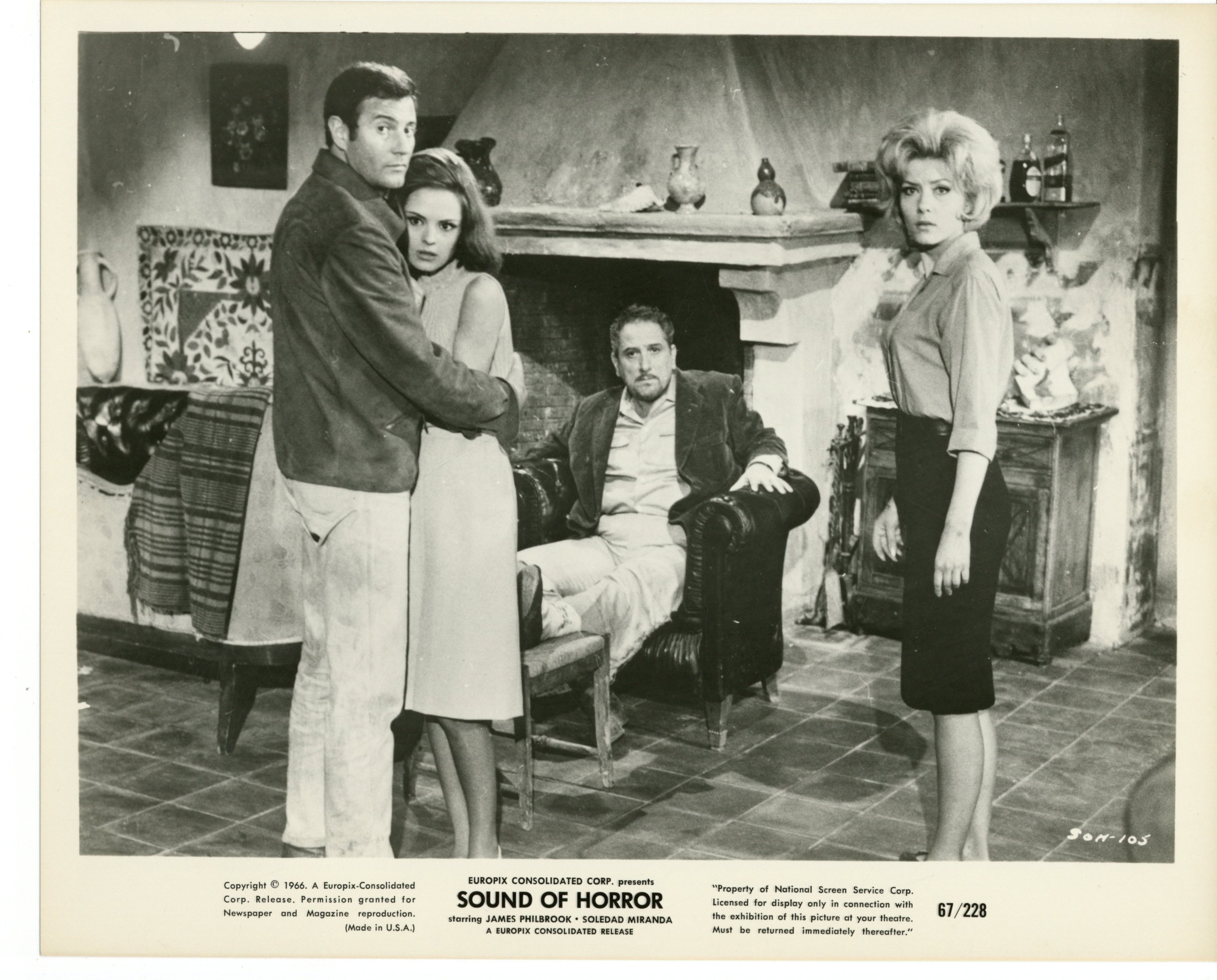 Soledad Miranda, José Bódalo, James Philbrook, and Ingrid Pitt in El sonido de la muerte (1966)