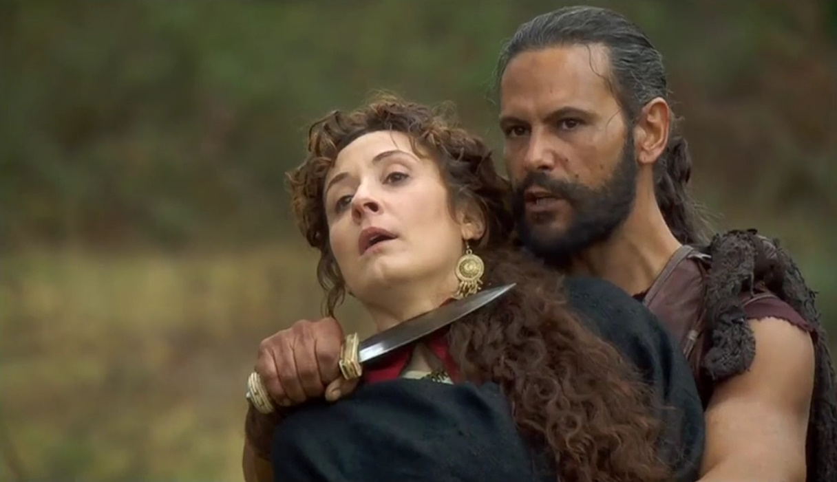 Roberto Enríquez and Nathalie Poza in Hispania, la leyenda (2010)