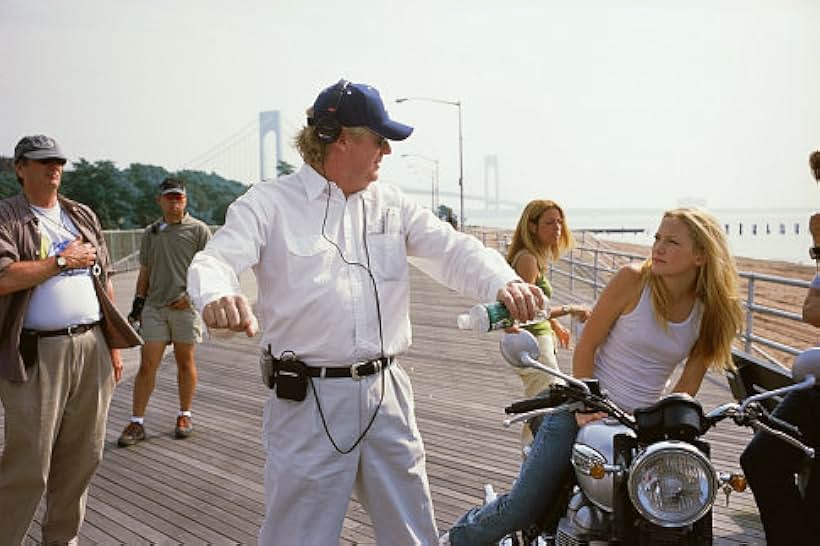 Kate Hudson and Donald Petrie in Yêu Em Không Quá 10 Ngày (2003)