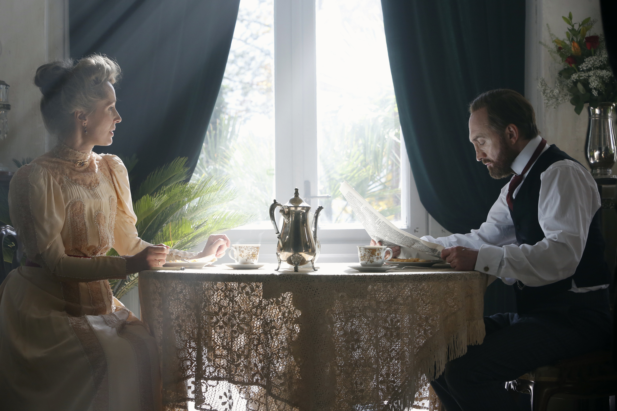 Silvina Buchbauer and Michael McElhatton in Thiên Tài (2017)