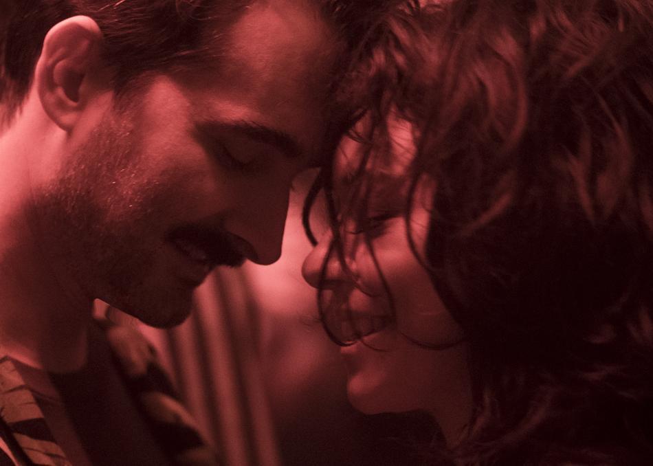 Jay Duplass and Tatiana Maslany in Pink Wall (2019)