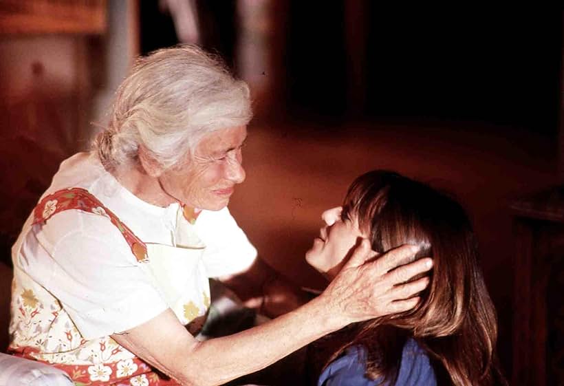 Holly Hunter and Herta Ware in Crazy in Love (1992)