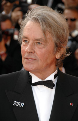 Alain Delon at an event for Chacun son cinéma ou Ce petit coup au coeur quand la lumière s'éteint et que le film commence (2007)