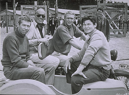 Charles Bronson, James Coburn, Steve McQueen, and John Sturges in Cuộc Đào Thoát Vĩ Đại (1963)