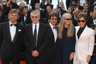 Atom Egoyan, Bille August, Jane Campion, Michael Cimino, and Claude Lelouch at an event for Chacun son cinéma ou Ce petit coup au coeur quand la lumière s'éteint et que le film commence (2007)