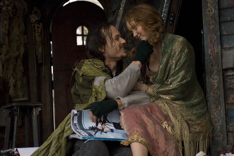 Heath Ledger and Lily Cole in Đánh Cược Với Quỷ (2009)